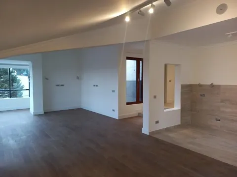 Izdavanje, četvorosoban stan, 155m², Savski Venac, Beograd - image 2