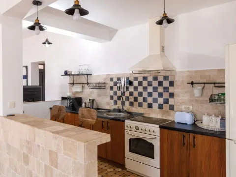 Sale, three bedroom apartment, 208m², Risan, Kotor - image 5