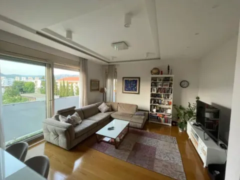 Izdavanje, trosoban stan, 100m², Preko Morače, Podgorica