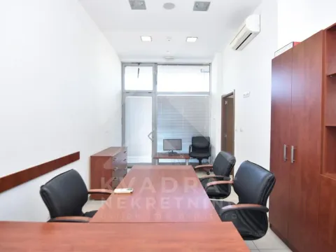 Izdavanje, četvorosoban stan, 100m², Vezirov Most, Podgorica - image 3