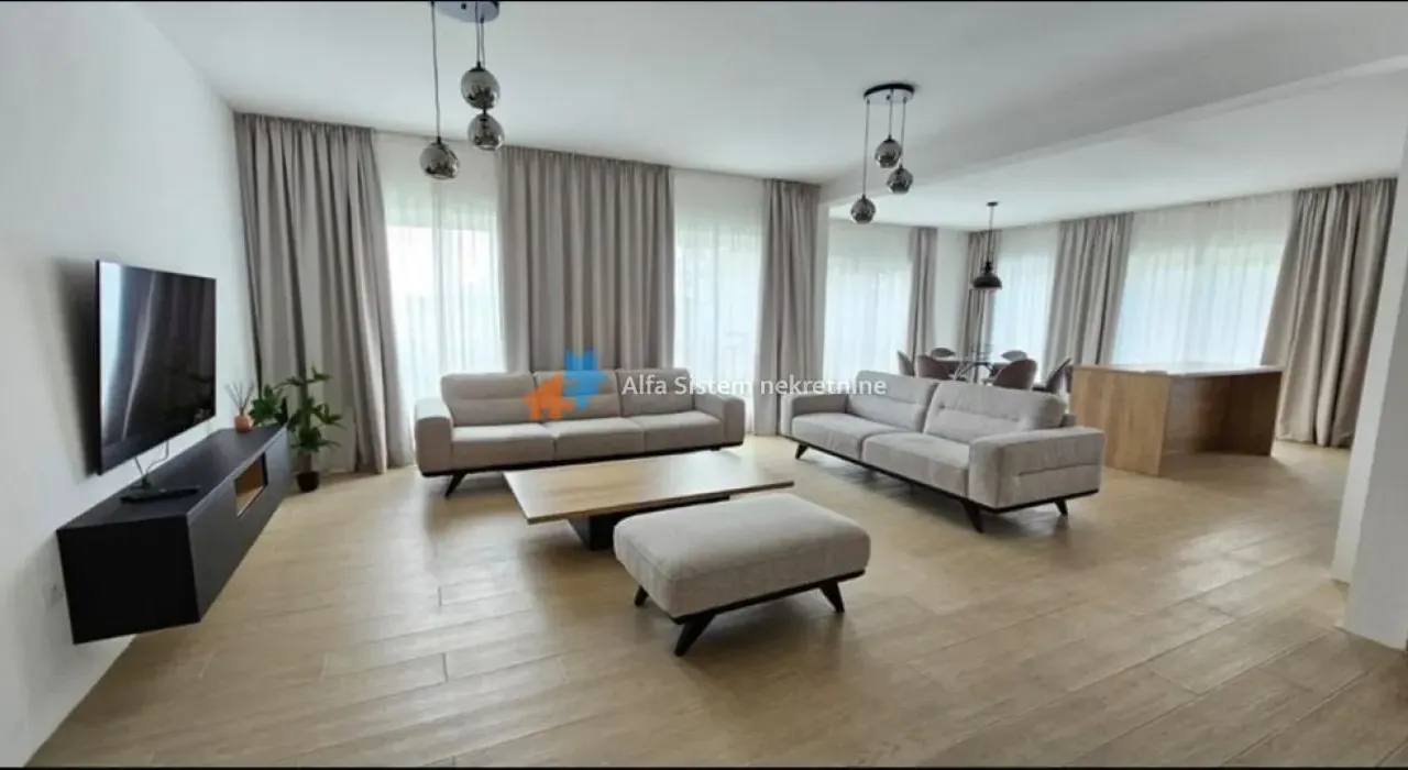 Izdavanje, četvorosoban stan, 160m², Savski Venac, Beograd