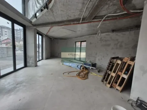 Izdavanje, poslovni prostor, 215m², Centar, Paraćin - image 12