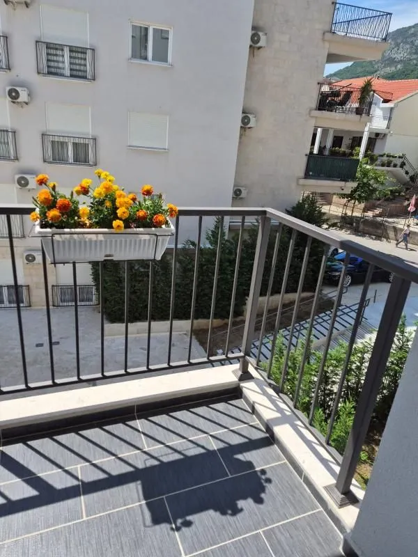 Prodaja, jednosoban stan, 46m², Lazi, Budva
