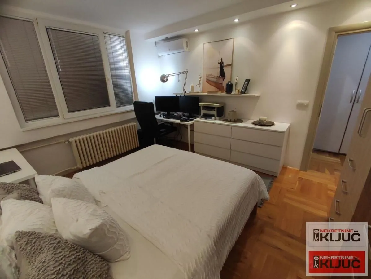 Prodaja, četvorosoban stan, 75m², Grbavica, Novi Sad Sve Podlokacije