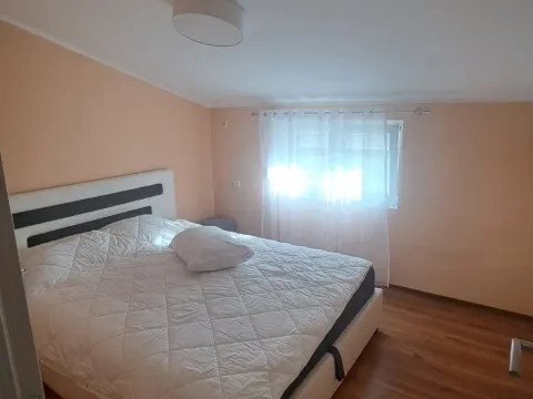 Izdavanje, trosoban stan, 106m², Tivat, Crna Gora - image 2