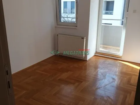 Izdavanje, četvorosoban stan, 100m², Centar, Novi Sad - image 13