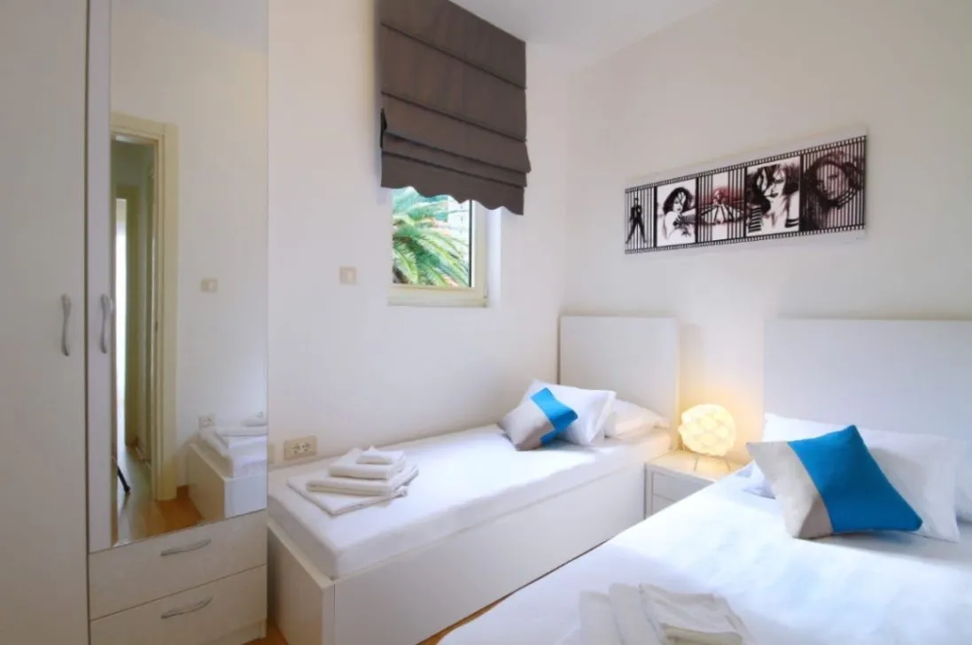 Izdavanje, dvosoban stan, 46m², Gospoština, Budva
