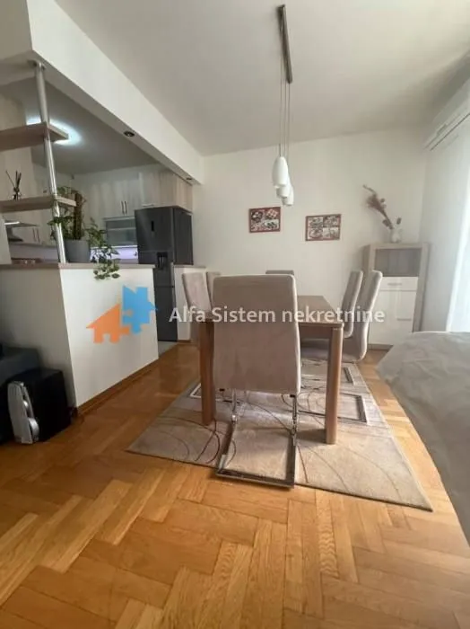 Izdavanje, trosoban stan, 106m², Vračar Hram, Vračar Sve Podlokacije