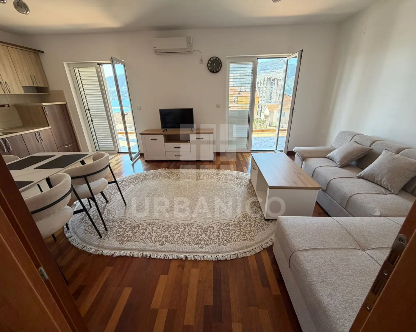 Izdavanje, dvosoban stan, 71m², Igalo, Herceg Novi