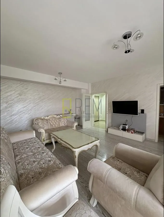 Izdavanje, trosoban stan, 90m², Preko Morače, Podgorica