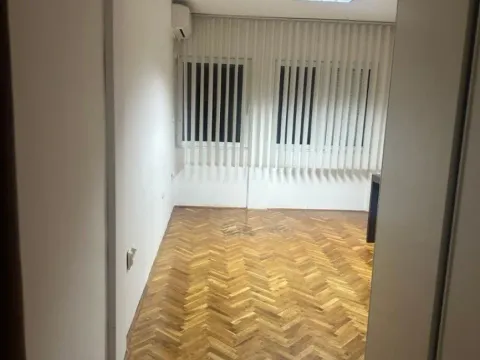 Izdavanje, poslovni prostor, 36m², Centar, Podgorica - image 3