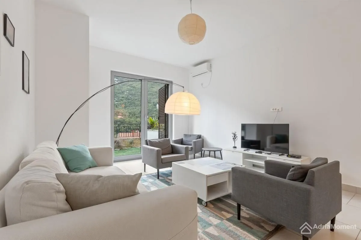 Prodaja, trosoban stan, 97m², Morinj, Kotor