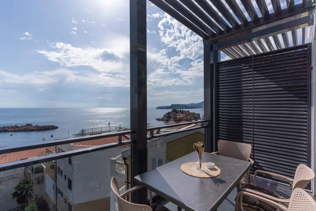 Sale, two bedroom apartment, 67m², Sveti Stefan, Budva