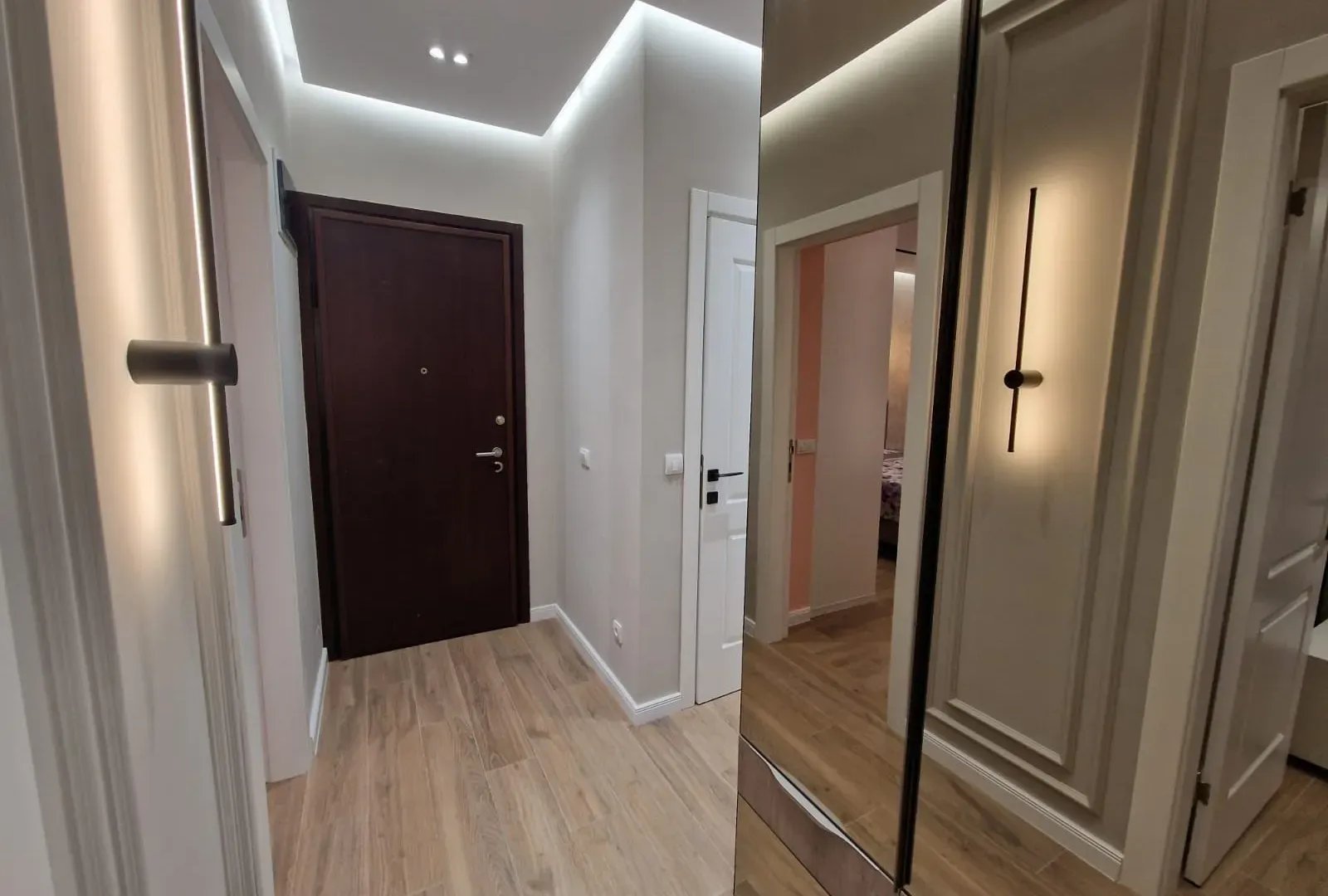 Izdavanje, dvosoban stan, 72m², Centar, Tivat