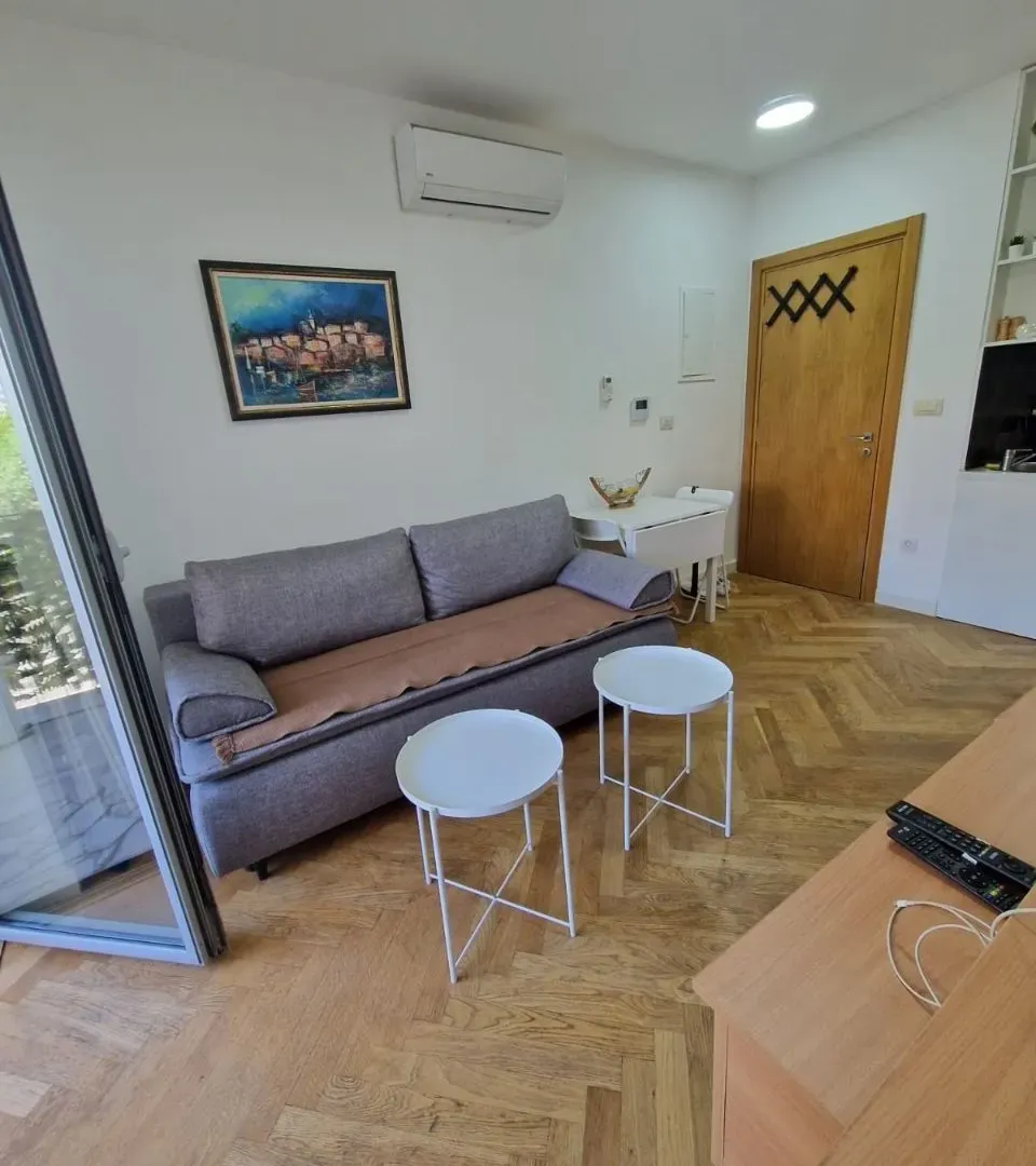 Rent, one bedroom apartment, 43m², Dobrota, Kotor