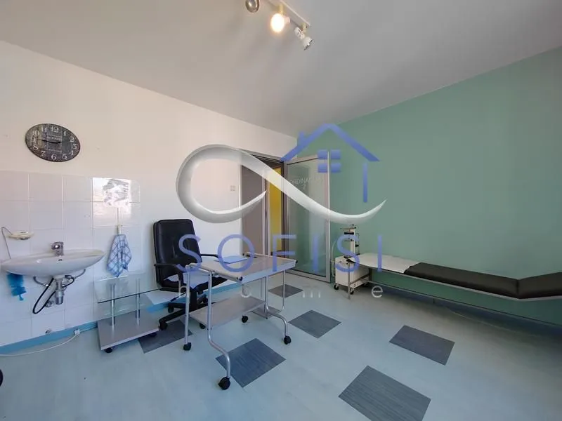 Izdavanje, poslovni prostor, 80m², Centar, Novi Sad