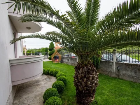 Izdavanje, trosoban stan, 140m², Zabjelo, Podgorica - image 19