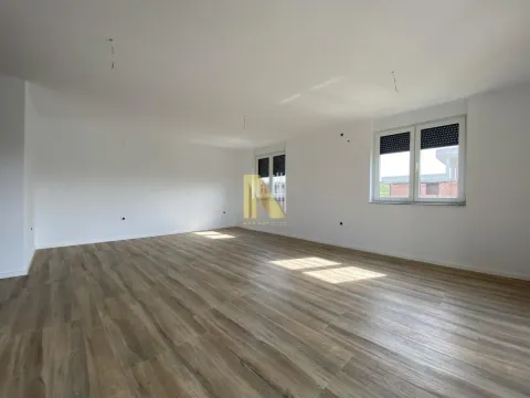 Prodaja, trosoban stan, 122m², Karagača, Petrovaradin - image 2