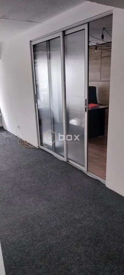 Sale, office space, 330m², Medijana, Niš