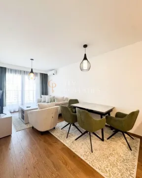 Dnevna soba sa garniturom i trpezarijskim dijelom. - image 11