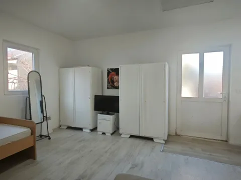 Rent, studio apartment, 33m², Stari Aerodrom, Podgorica - image 3