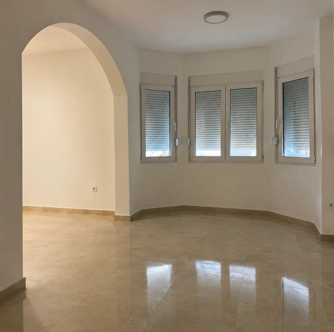 Rent, house, 337m², Stari Aerodrom, Podgorica