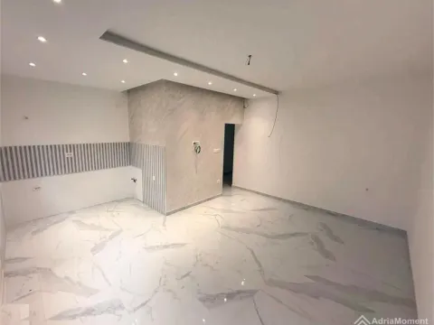 Prodaja, dvosoban stan, 49m², Tivat, Crna Gora - image 2