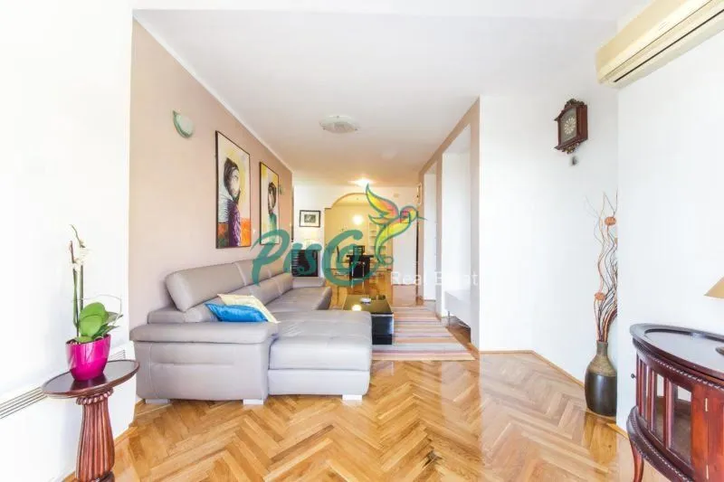 Izdavanje, trosoban stan, 120m², Gorica C, Podgorica