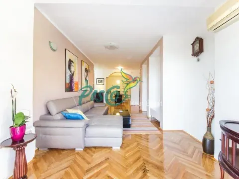 Izdavanje, trosoban stan, 120m², Gorica C, Podgorica - image 1