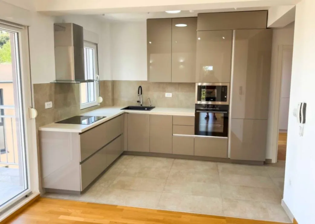 Prodaja, dvosoban stan, 72m², Tivat, Crna Gora