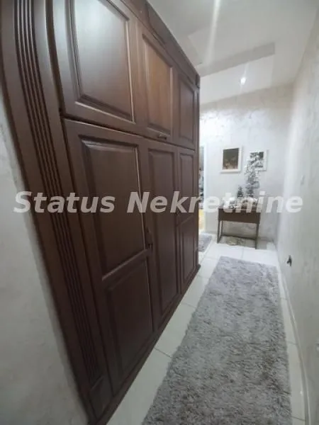 Prodaja, četvorosoban stan, 135m², Centar, Novi Sad