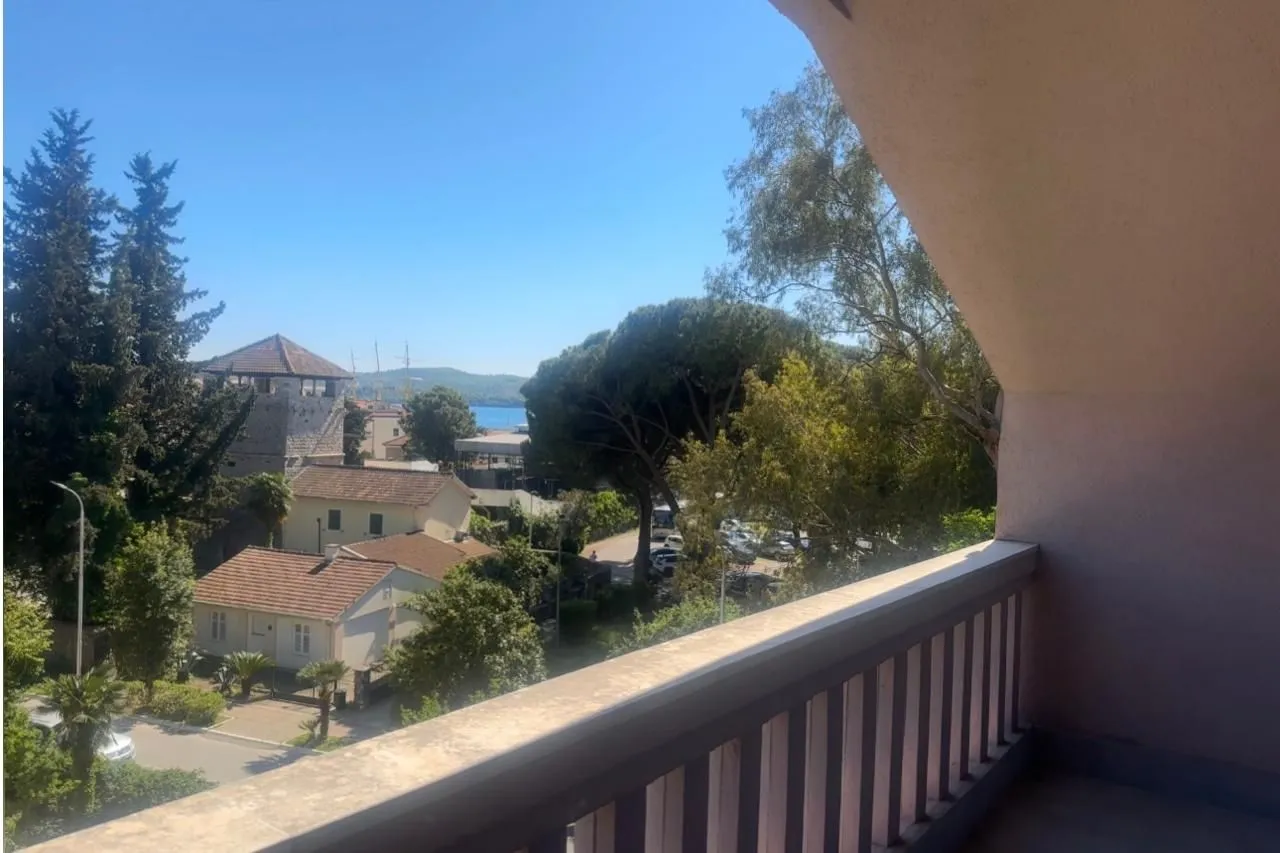 Prodaja, dvosoban stan, 65m², Centar, Tivat