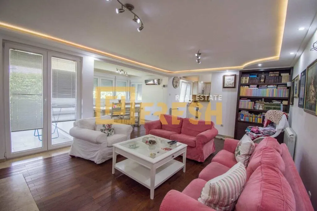 Prodaja, kuća, 550m², Zabjelo, Podgorica