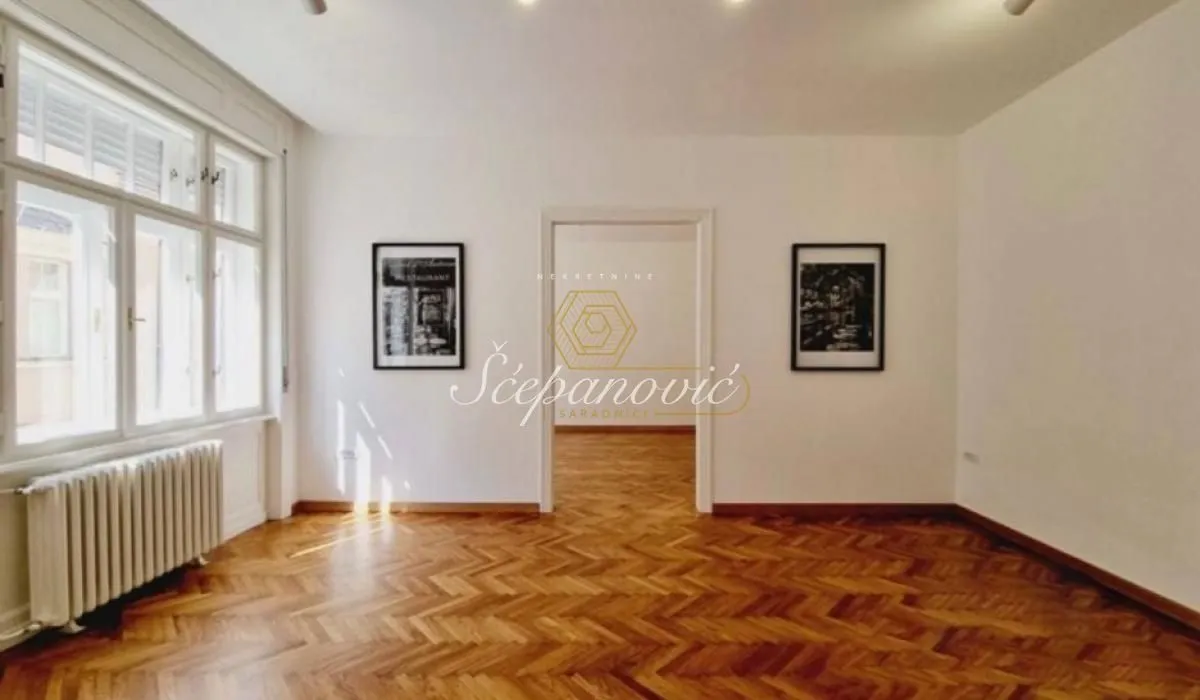 Izdavanje, četvorosoban stan, 115m², Centar, Novi Sad