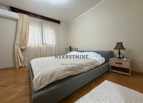 Furnished bedroom with a double bed and a nightstand. - image 10