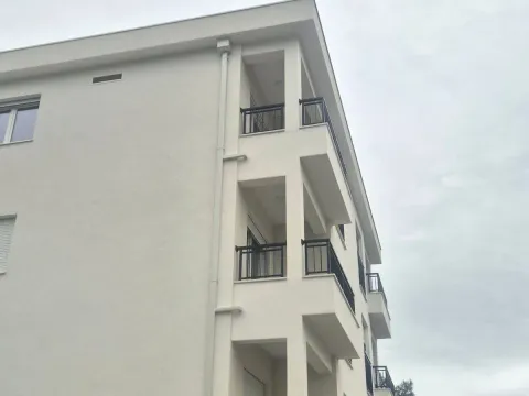 Rent, one bedroom apartment, 50m², Kalimanj, Tivat - image 6