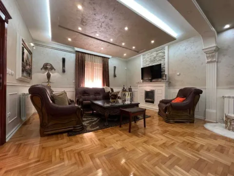 Izdavanje, kuća, 370m², Stari Aerodrom, Podgorica - image 3