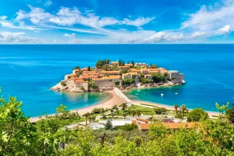 Sale, three bedroom apartment, 105m², Sveti Stefan, Budva