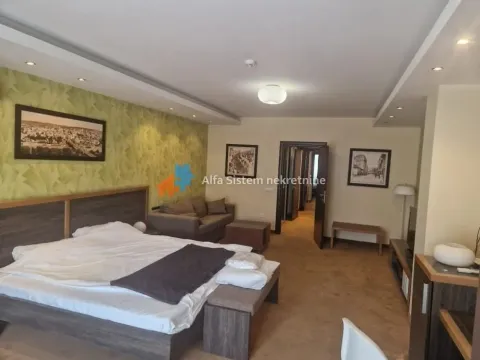 Izdavanje, četvorosoban stan, 160m², Savski Venac, Beograd - image 14