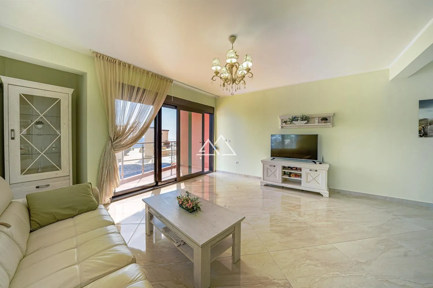 Prodaja, dvosoban stan, 242m², Dobra Voda, Budva
