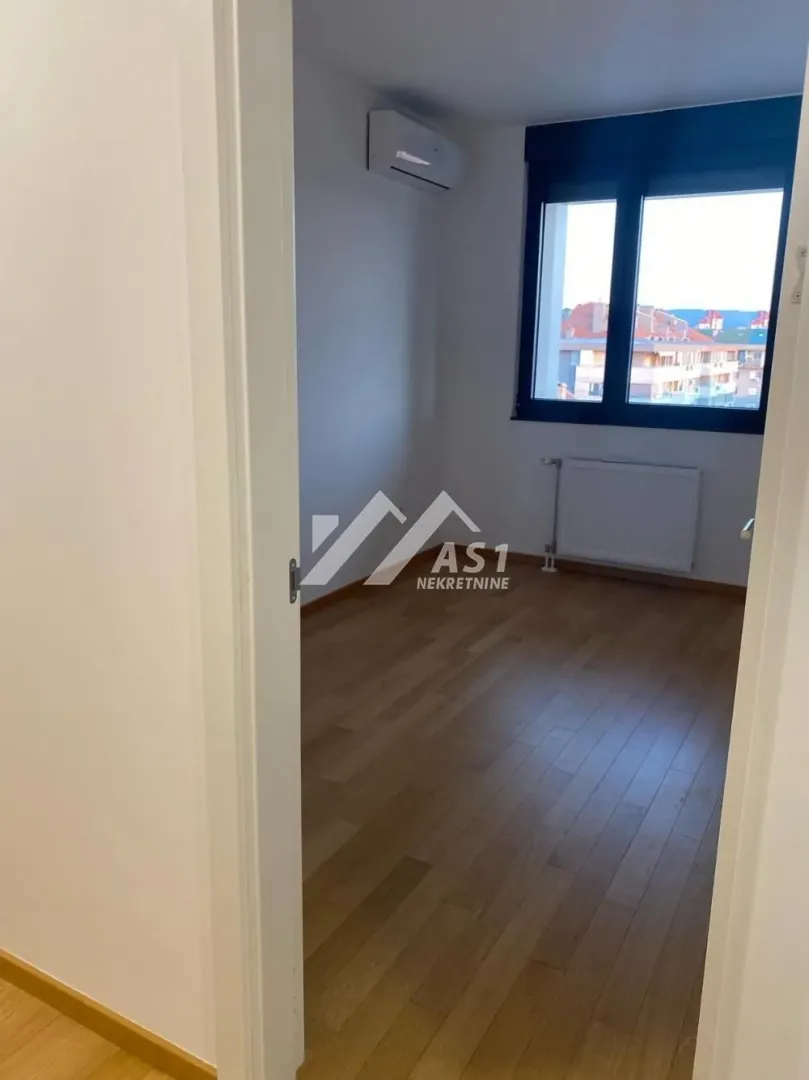 Izdavanje, trosoban stan, 70m², Adamovićevo Naselje, Novi Sad Sve Podlokacije