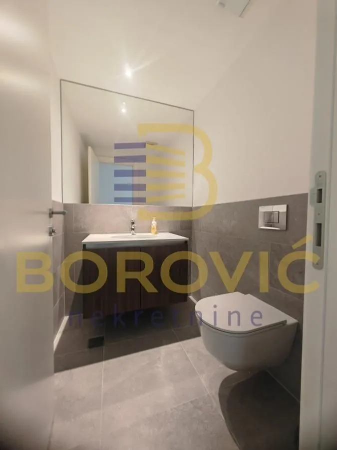 Izdavanje, četvorosoban stan, 115m², Savski Venac, Beograd