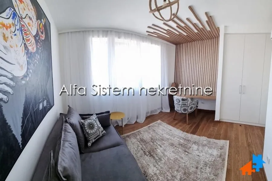 Izdavanje, trosoban stan, 83m², Savski Venac, Beograd
