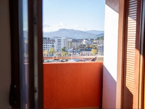 Izdavanje, dvosoban stan, 88m², Tuški Put, Podgorica - image 13