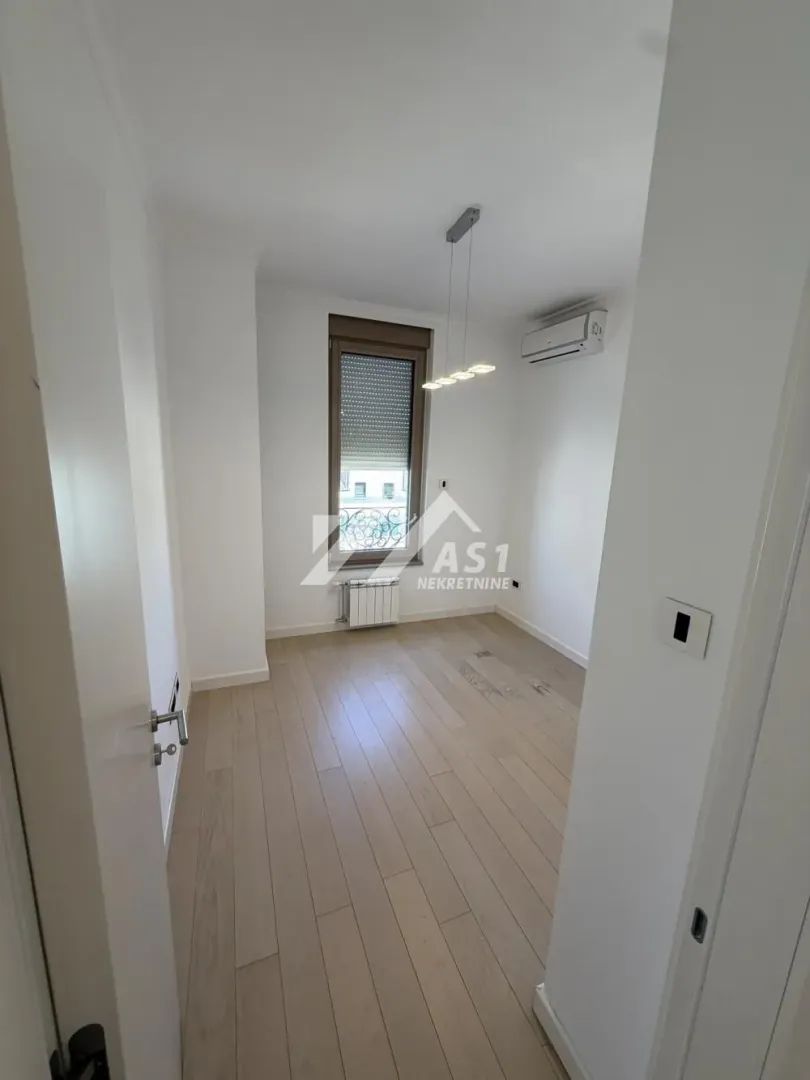 Izdavanje, trosoban stan, 57m², Novi Sad Sve Podlokacije, Novi Sad
