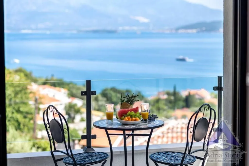 Prodaja, kuća, 420m², Đenovići, Herceg Novi