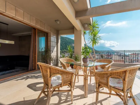 Prodaja, trosoban stan, 215m², Centar, Budva - image 2