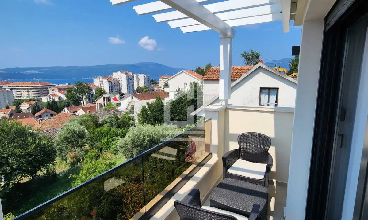 Izdavanje, stan, 45m², Tivat, Crna Gora