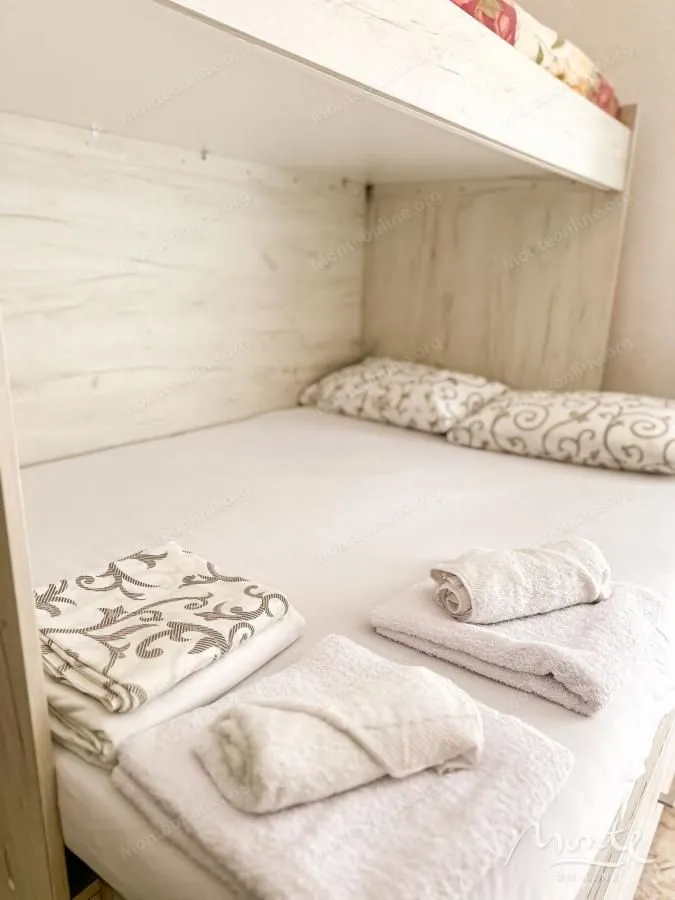 Prodaja, dvosoban stan, 60m², Škaljari, Kotor