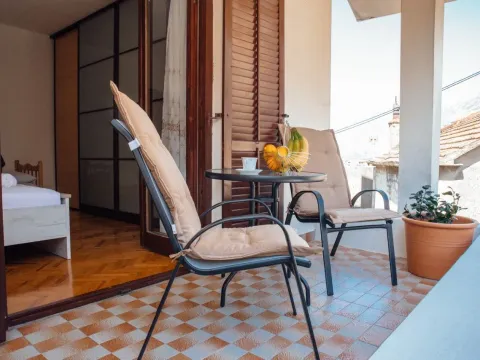Izdavanje, dvosoban stan, 91m², Škaljari, Kotor - image 10